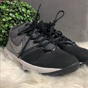 Nike Air Basketball Shoes men’s 7